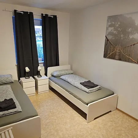 Bei Leipzig & Halle - 2 Mit Je 3 Schlafzimmern, Kueche, Bad شقة