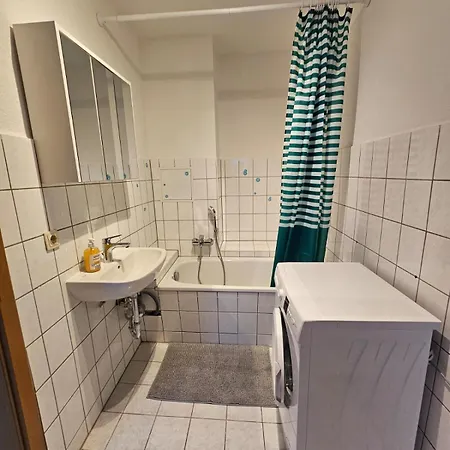 Apartment Bei Leipzig & Halle - 3 Schlafzimmer, Kueche, Bad Leuna