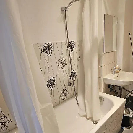 Bei Leipzig & Halle - 3 Schlafzimmer, Kueche, Bad *