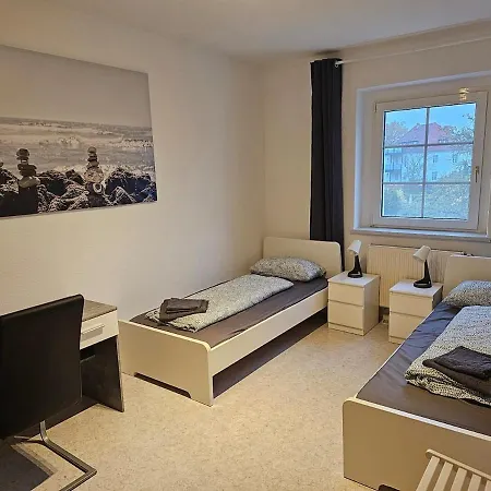 Bei Leipzig & Halle - 2 Mit Je 3 Schlafzimmern, Kueche, Bad * Leuna