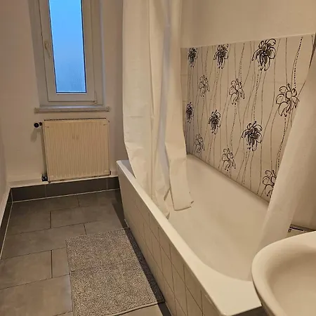 Bei Leipzig & Halle - 3 Schlafzimmer, Kueche, Bad *