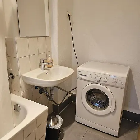 Bei Leipzig & Halle - 3 Schlafzimmer, Kueche, Bad *