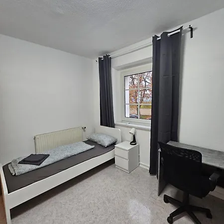 Bei Leipzig & Halle - 3 Schlafzimmer, Kueche, Bad Apartment