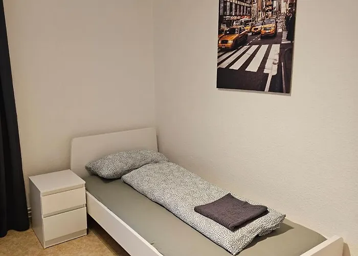 Bei Leipzig & Halle - 2 Mit Je 3 Schlafzimmern, Kueche, Bad Appartamento Leuna