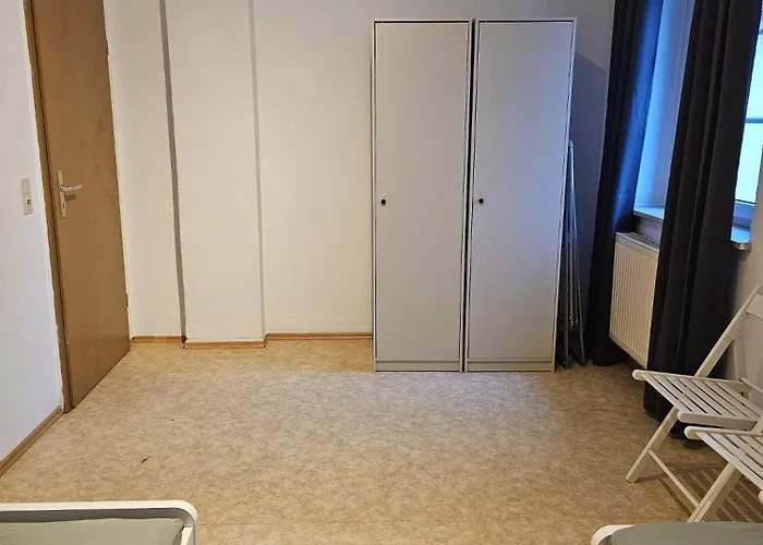 Bei Leipzig & Halle - 2 Mit Je 3 Schlafzimmern, Kueche, Bad *