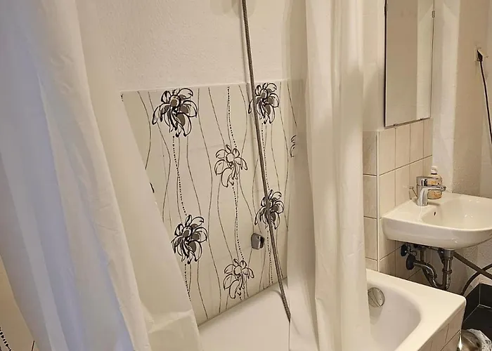 Bei Leipzig & Halle - 2 Mit Je 3 Schlafzimmern, Kueche, Bad *