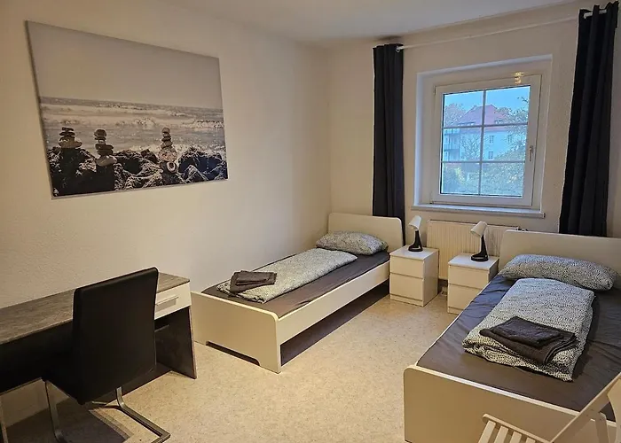 Bei Leipzig & Halle - 2 Mit Je 3 Schlafzimmern, Kueche, Bad * Leuna