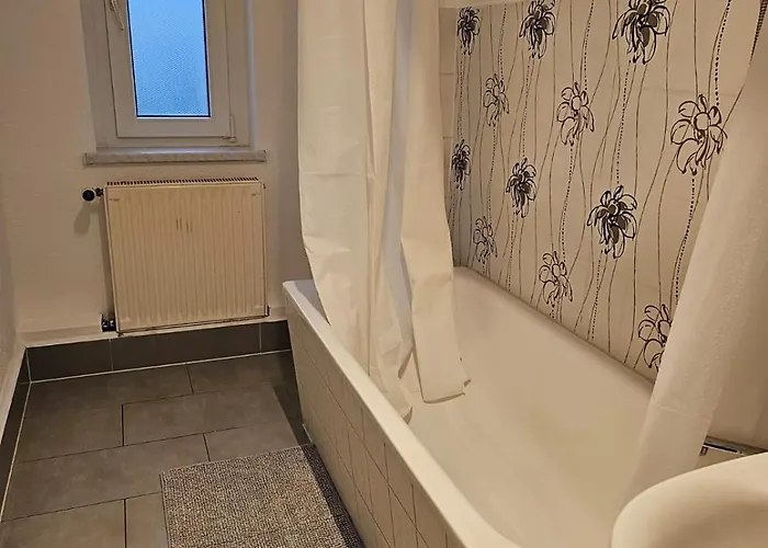 Bei Leipzig & Halle - 2 Mit Je 3 Schlafzimmern, Kueche, Bad *