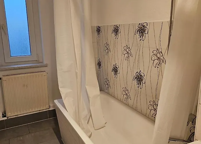 Bei Leipzig & Halle - 2 Mit Je 3 Schlafzimmern, Kueche, Bad Appartamento Leuna