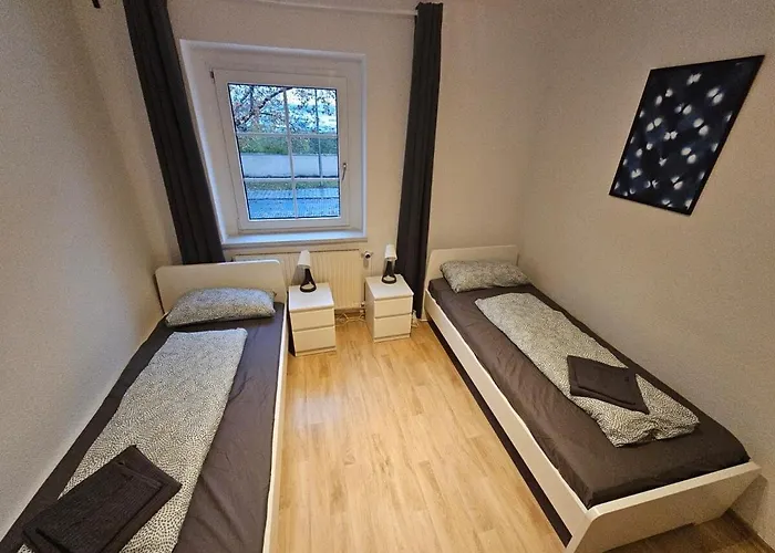 Bei Leipzig & Halle - 2 Mit Je 3 Schlafzimmern, Kueche, Bad