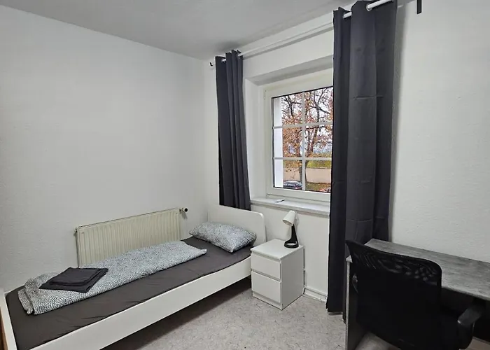 Bei Leipzig & Halle - 2 Mit Je 3 Schlafzimmern, Kueche, Bad Appartamento