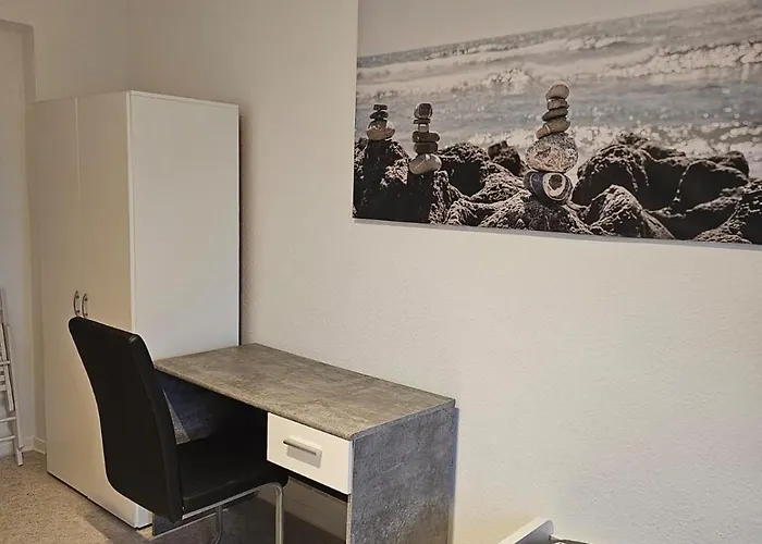 Bei Leipzig & Halle - 2 Mit Je 3 Schlafzimmern, Kueche, Bad * Leuna